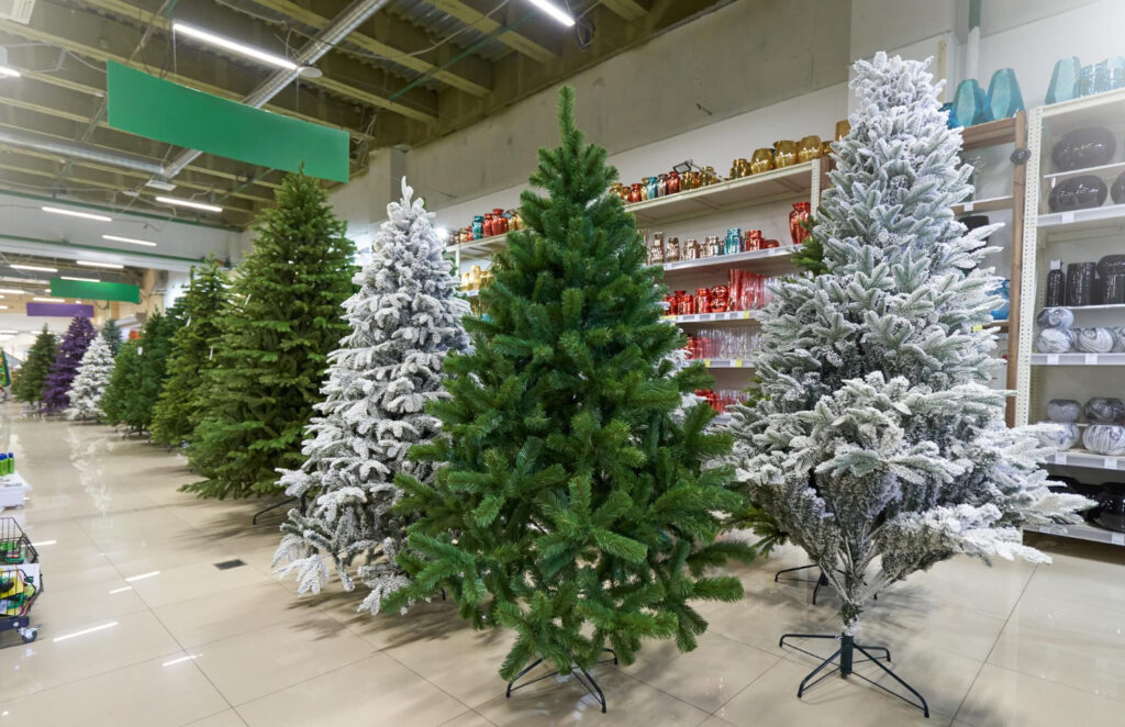 How to Choose the Right Artificial Christmas Tree from an Online Christmas Store