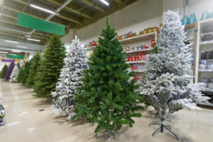 How to Choose the Right Artificial Christmas Tree from an Online Christmas Store